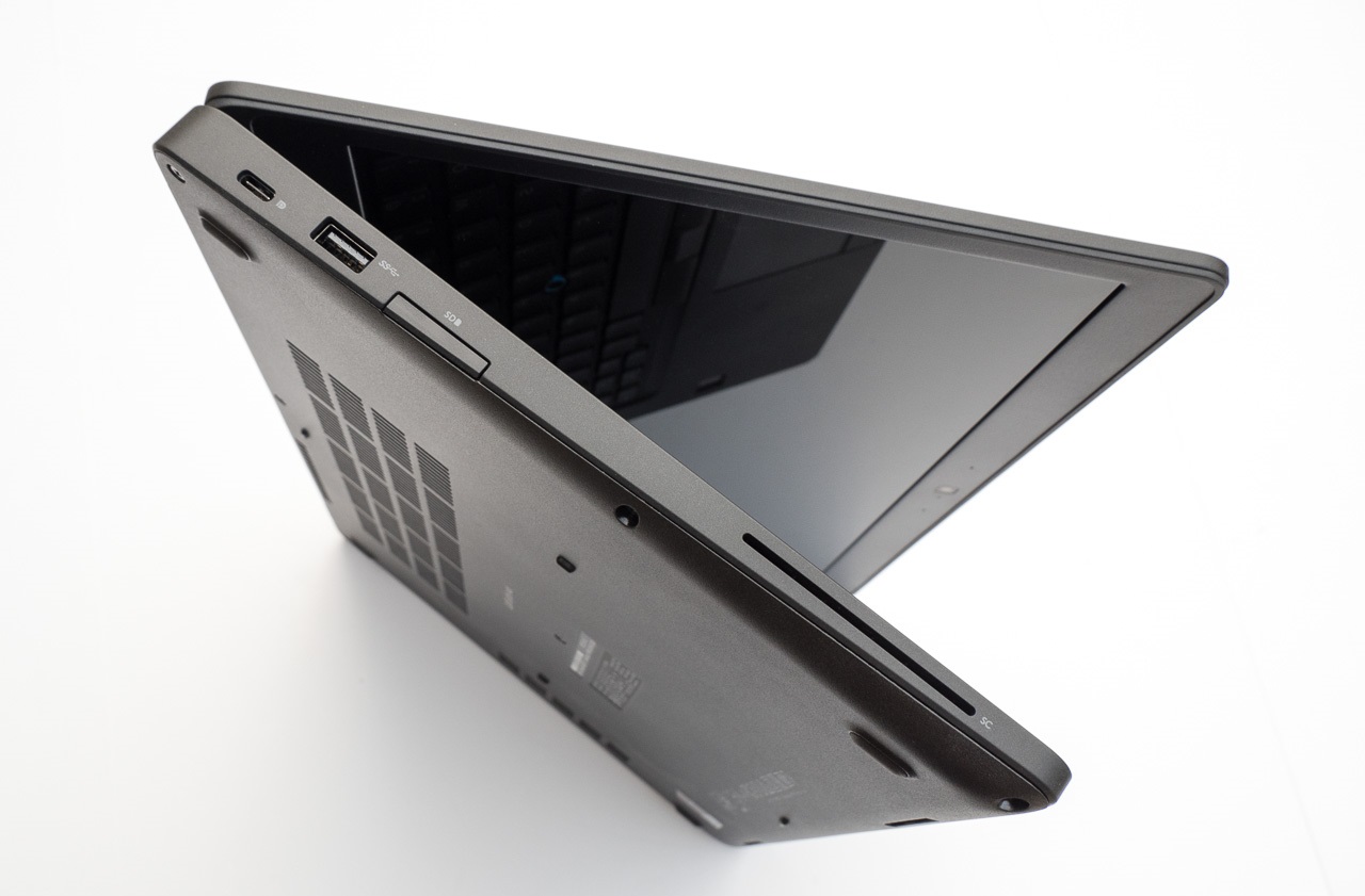 لپ تاپ استوک Dell Latitude 5480 Core i5-7440HQ, 8GB RAM, 256GB SSD, 2GB Nvidia Graphic, HD