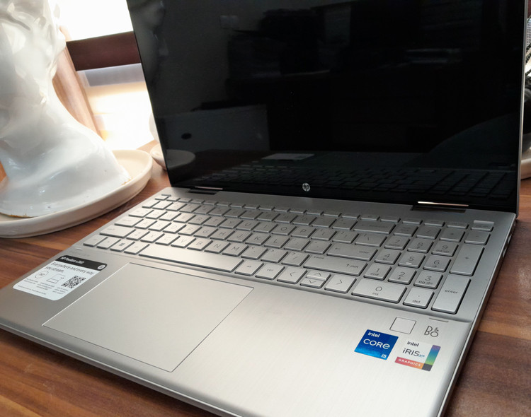 لپ تاپ 15 اینچی لمسی اچ پی مدل HP Pavilion x360 15-er1010nr i5-1235u/12/256m2/ Intel iris استوک