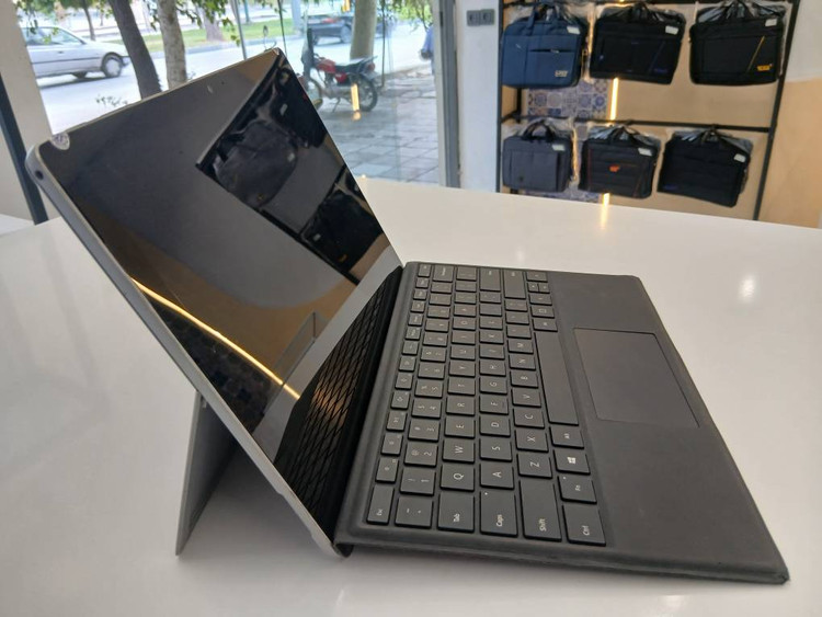 لپ تاپ Surface Pro | ظرفیت 256 گیگابایت SSD | با پردازنده Intel Core i5-7300U | و 8 گیگابایت رم استوک