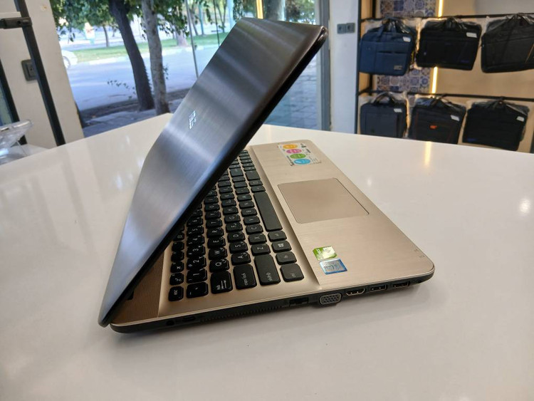 لپ تاپ ایسوس Core i7 | رم 8 گیگابایت | SSD 240 گیگابایت | دو گرافیک Intel HD 620 و NVIDIA GeForce 920M | استوک