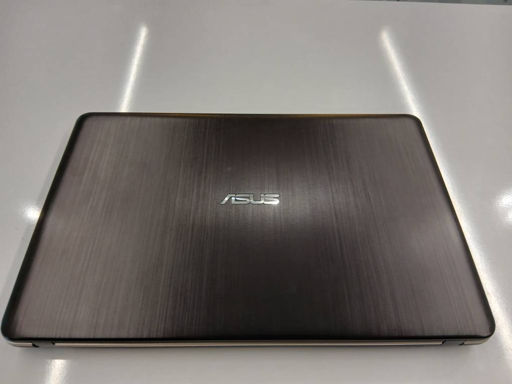 لپ تاپ ایسوس Core i7 | رم 8 گیگابایت | SSD 240 گیگابایت | دو گرافیک Intel HD 620 و NVIDIA GeForce 920M | استوک
